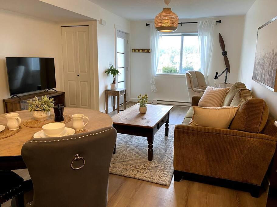 Cozy Lakeview Suite Виктория Экстерьер фото