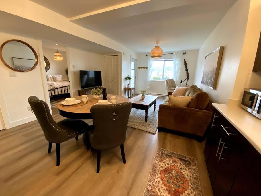 Cozy Lakeview Suite Виктория Экстерьер фото
