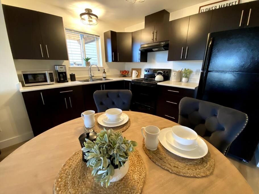 Cozy Lakeview Suite Виктория Экстерьер фото